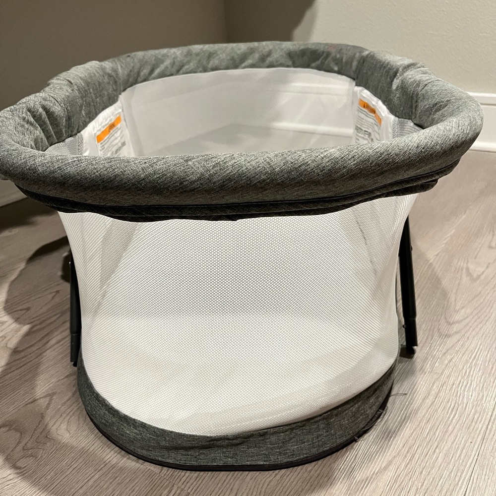 Baby Delight Rocking Bassinet - Picture 6 of 8